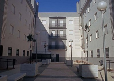 Proyecto y dirección de obra de 82 viviendas, locales comerciales y sótano para aparcamiento en manzana 107 en Pino Montano, Sevilla