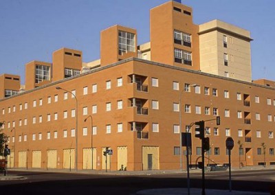 Proyecto y dirección de obra de 132 viviendas locales comerciales y sótano para aparcamiento en manzana N-3 en Pino Montano, Sevilla